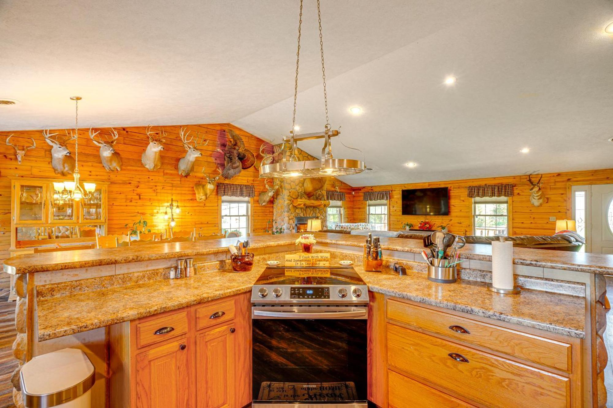 Spacious Ozarks Family Home - Private Pool And Grill Bourbon Exterior foto