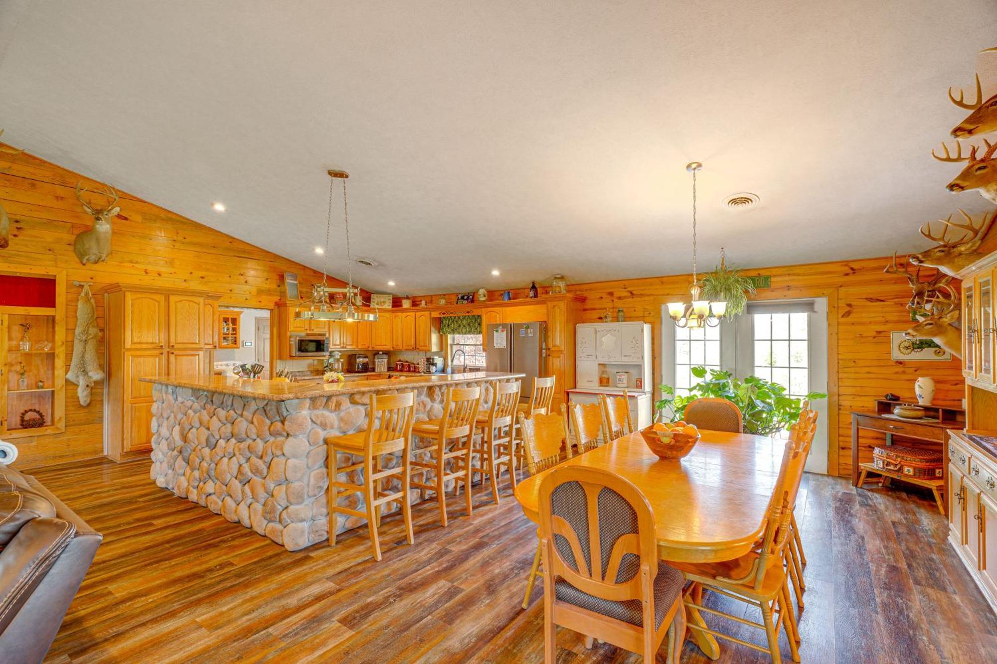 Spacious Ozarks Family Home - Private Pool And Grill Bourbon Exterior foto