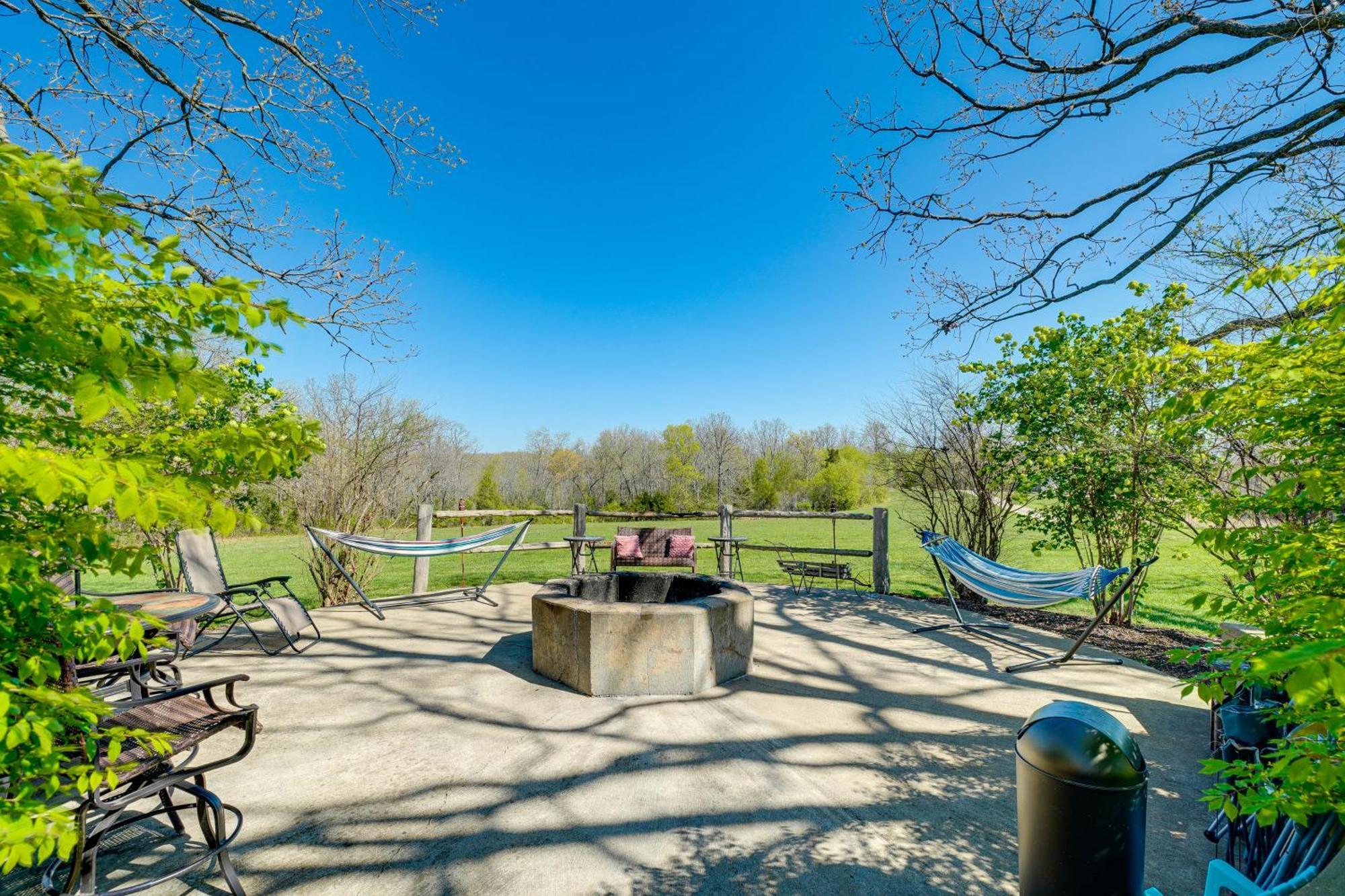 Spacious Ozarks Family Home - Private Pool And Grill Bourbon Exterior foto