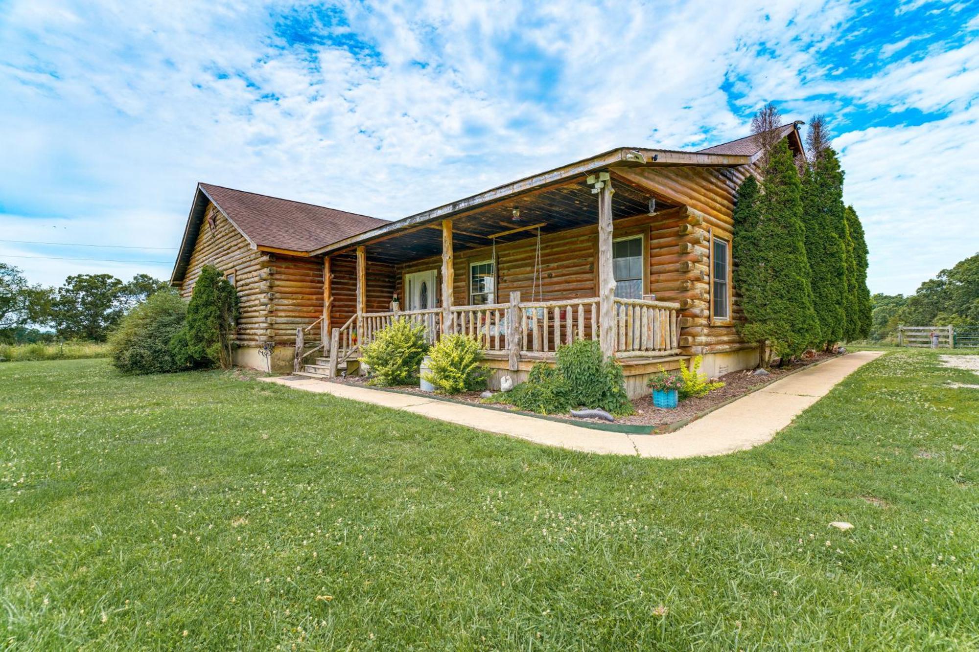 Spacious Ozarks Family Home - Private Pool And Grill Bourbon Exterior foto